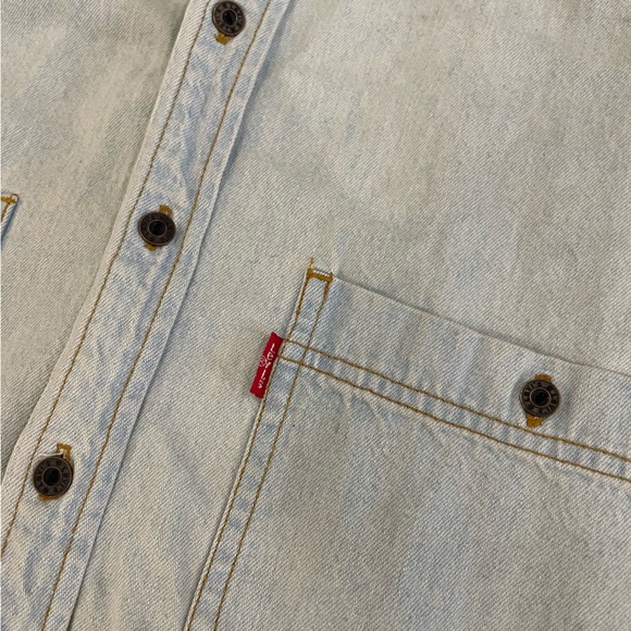 Vintage Levi’s Denim Button-down Shirt - Picture 3 of 4